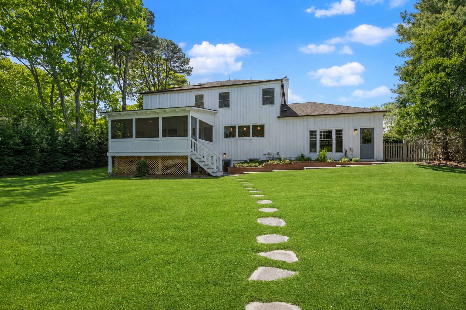 100 WAINSCOTT NORTHWEST RD