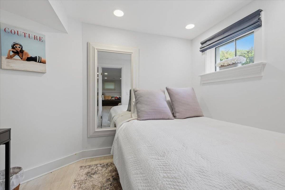 100 WAINSCOTT NORTHWEST RD