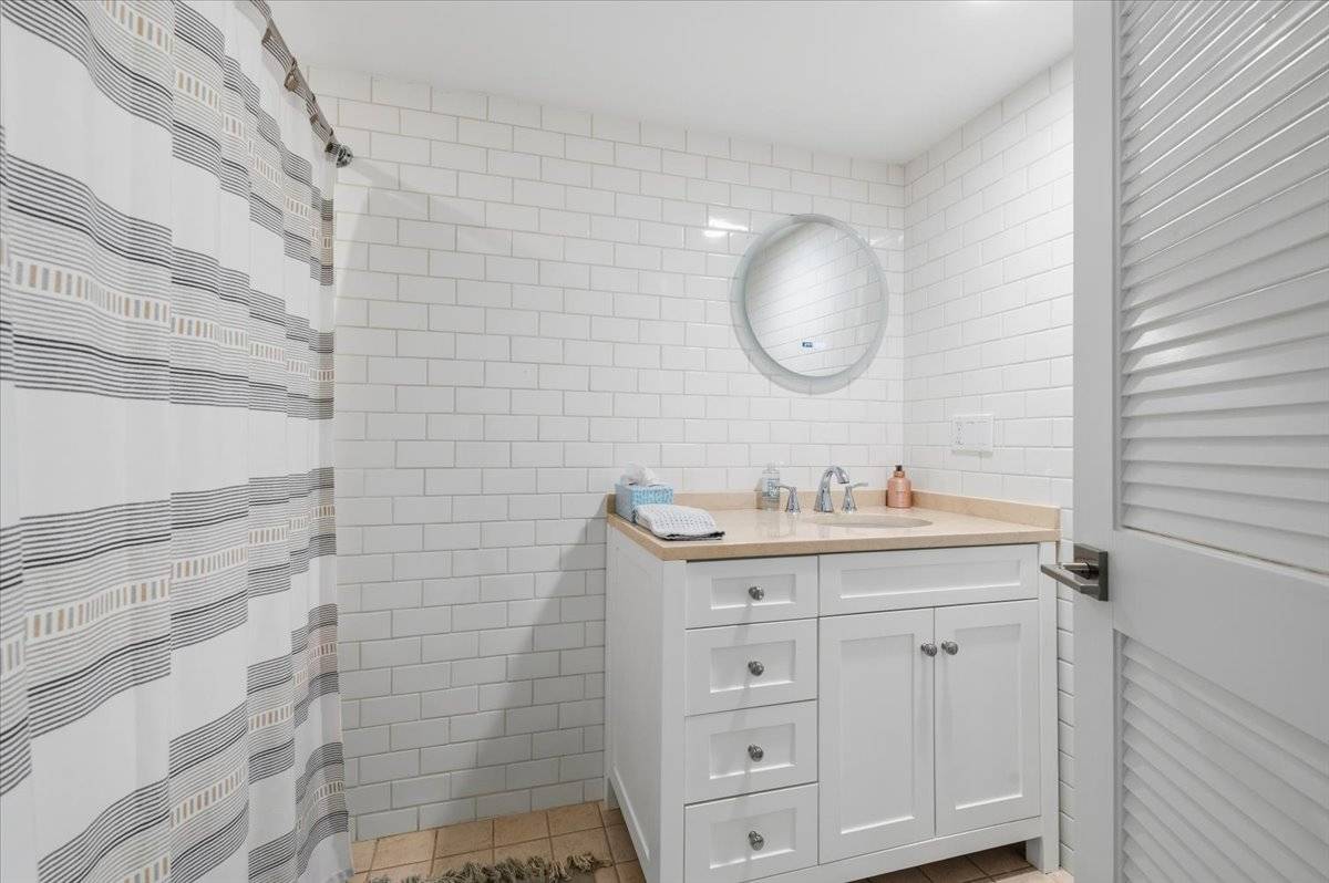 100 WAINSCOTT NORTHWEST RD