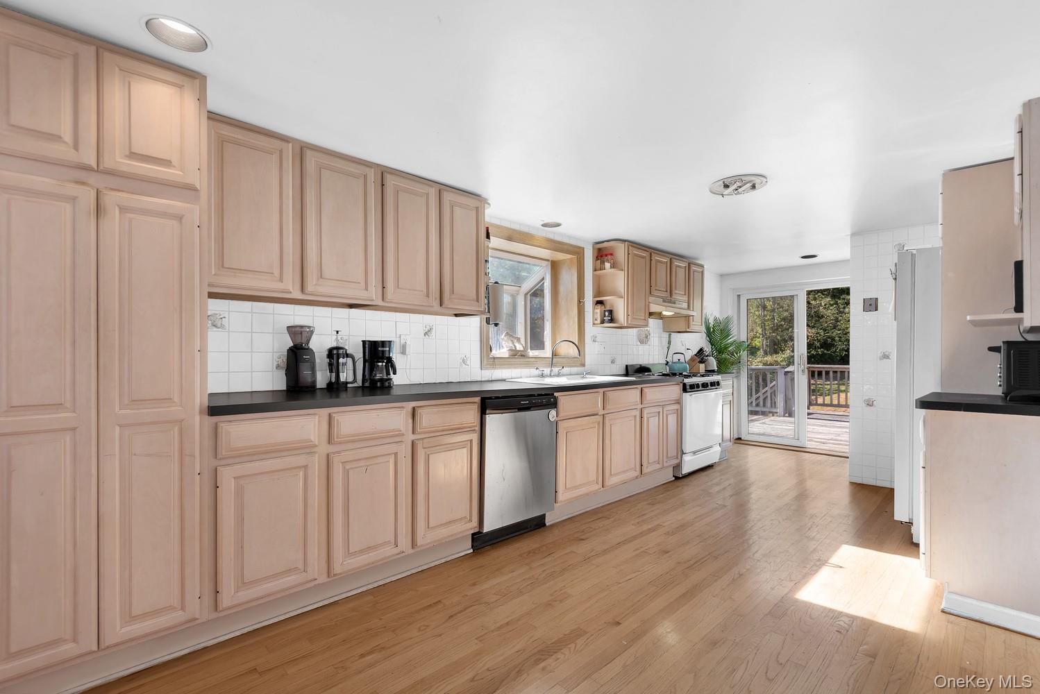 24 Old Knollwood Road