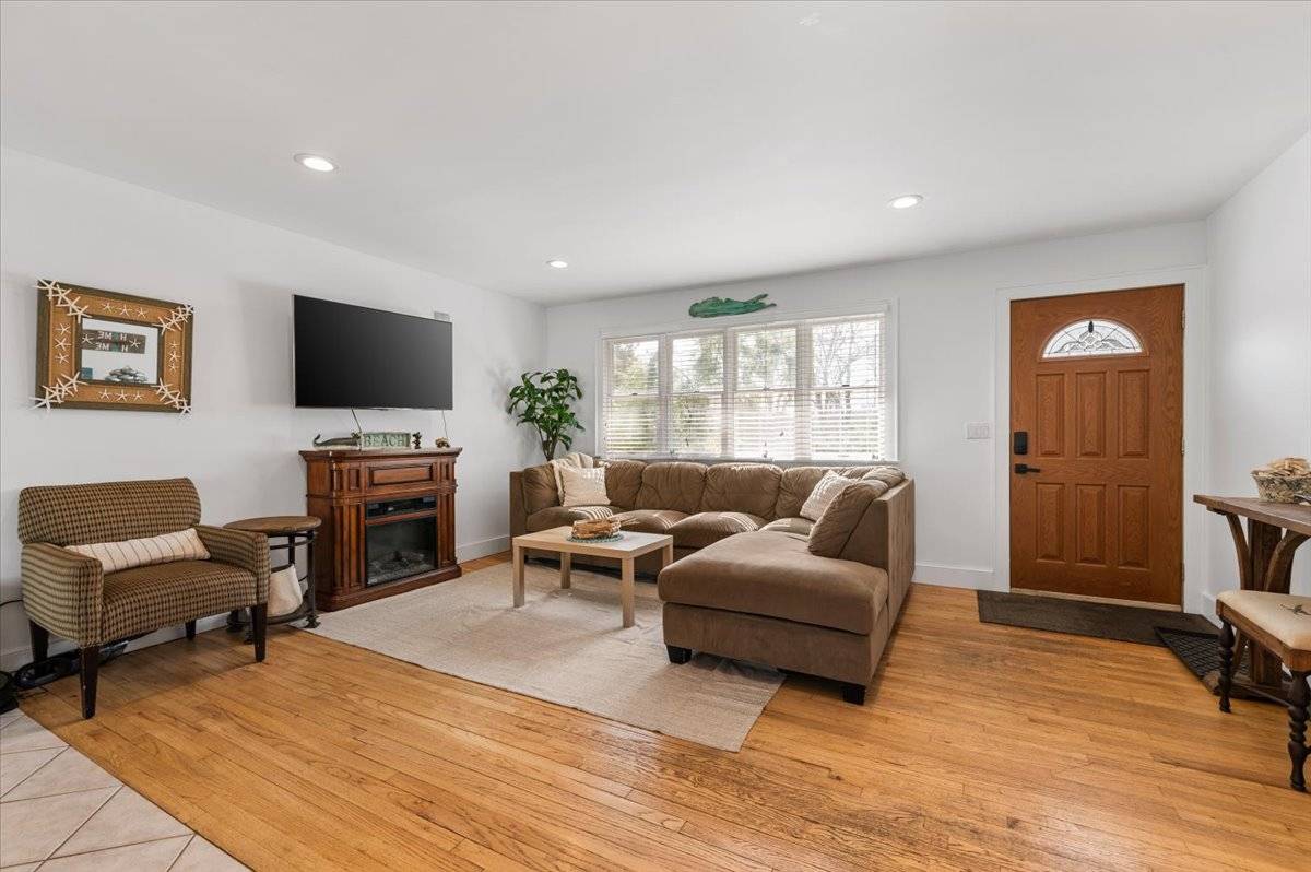 26 BITTERSWEET AVE