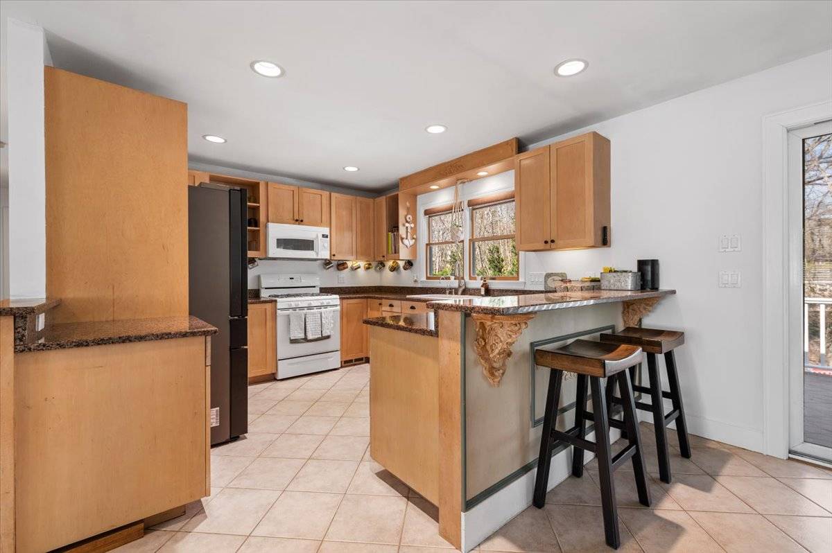 26 BITTERSWEET AVE