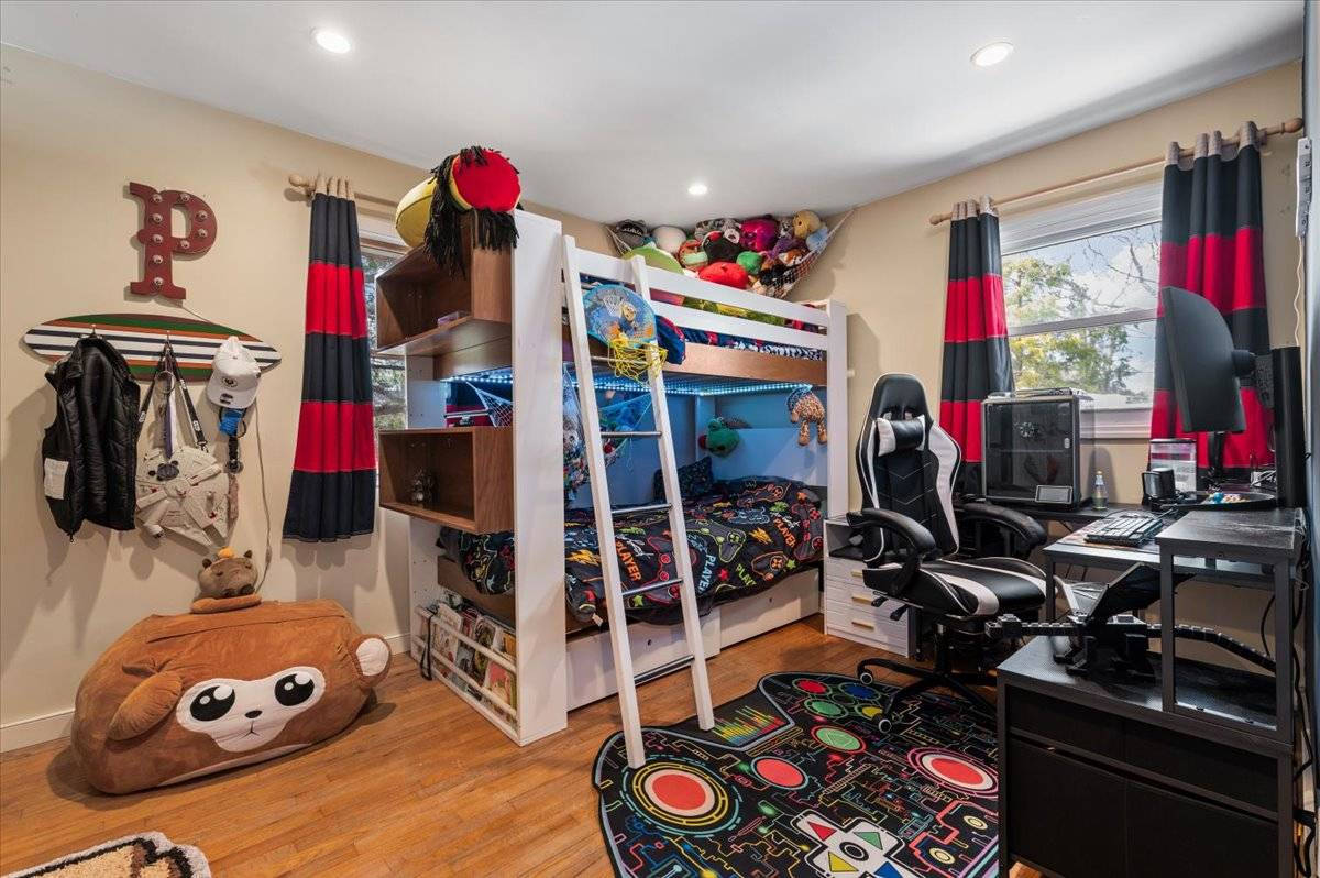 26 BITTERSWEET AVE