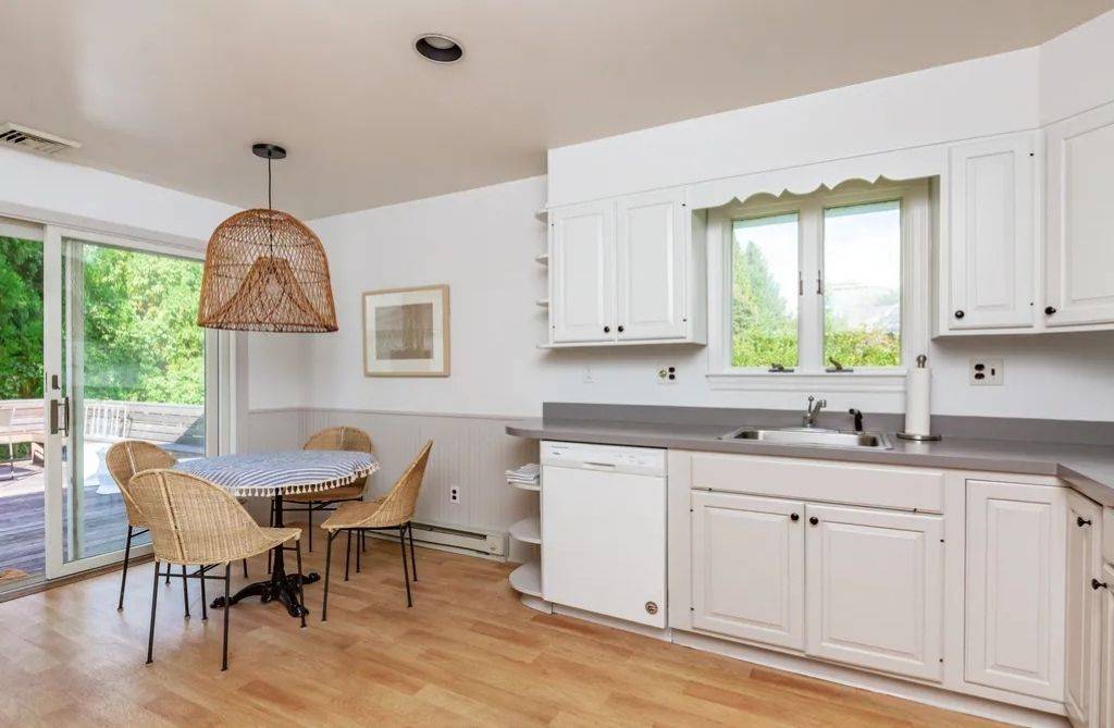 15 Maidstone Ave
