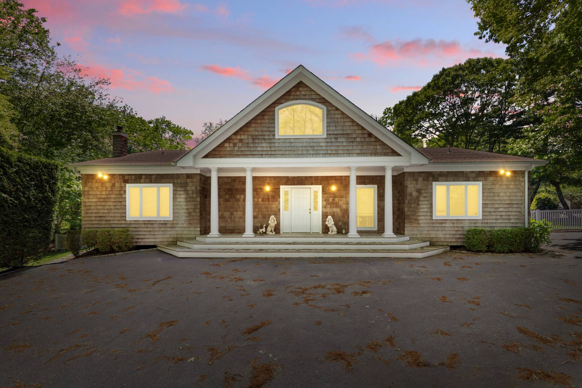 4 LAKEWOOD LN