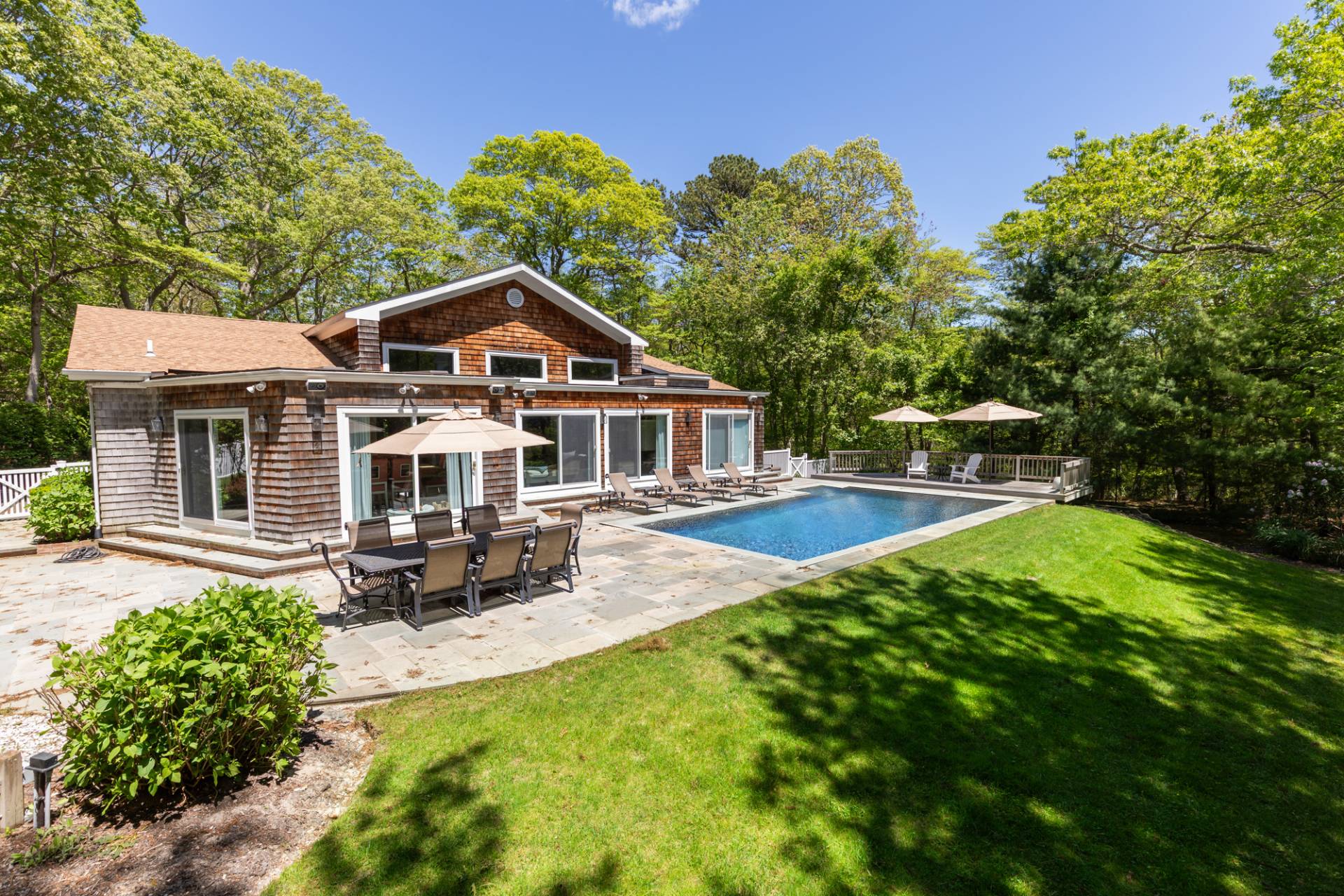 4 LAKEWOOD LN