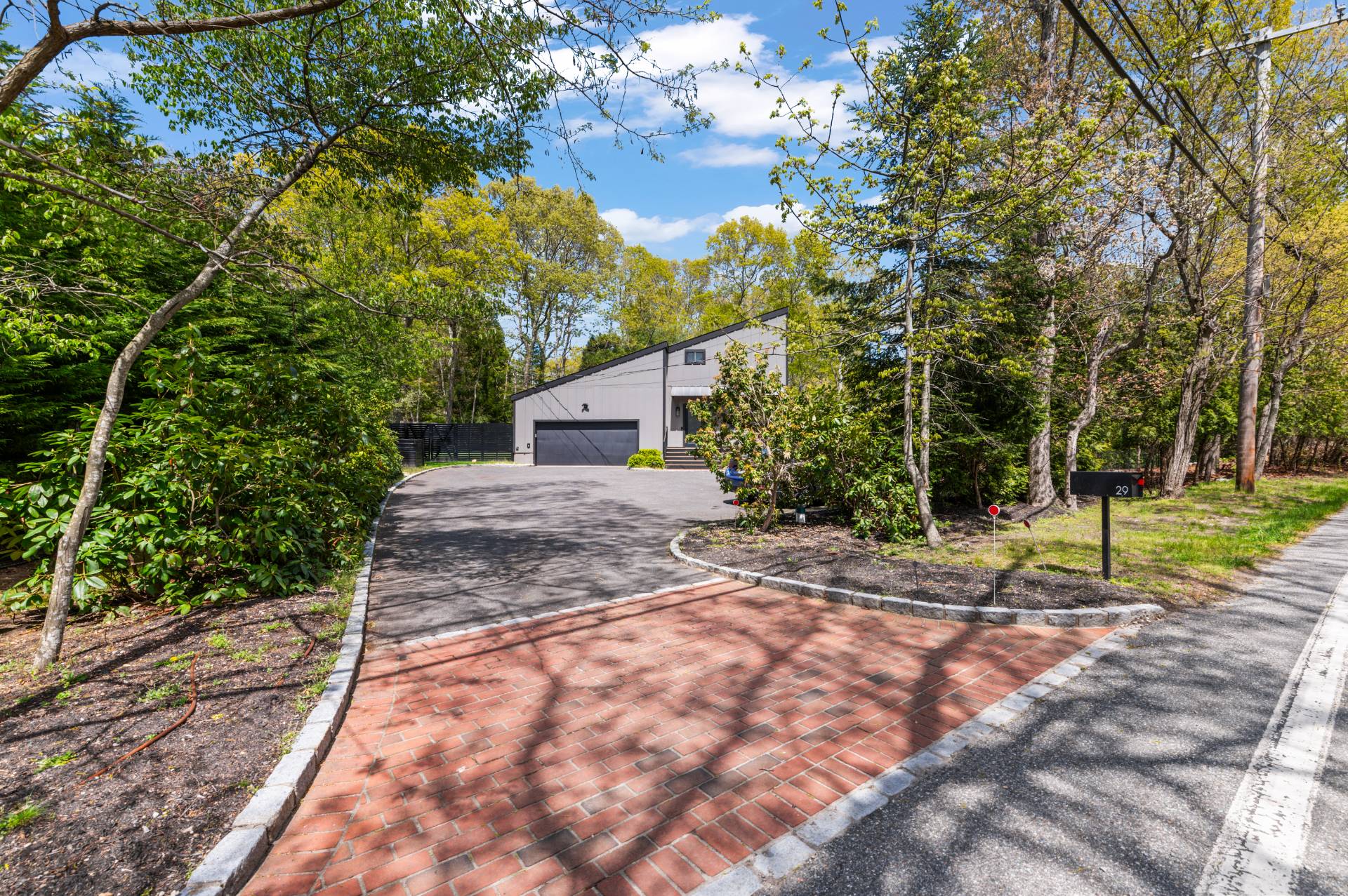 29 ROSES GROVE RD