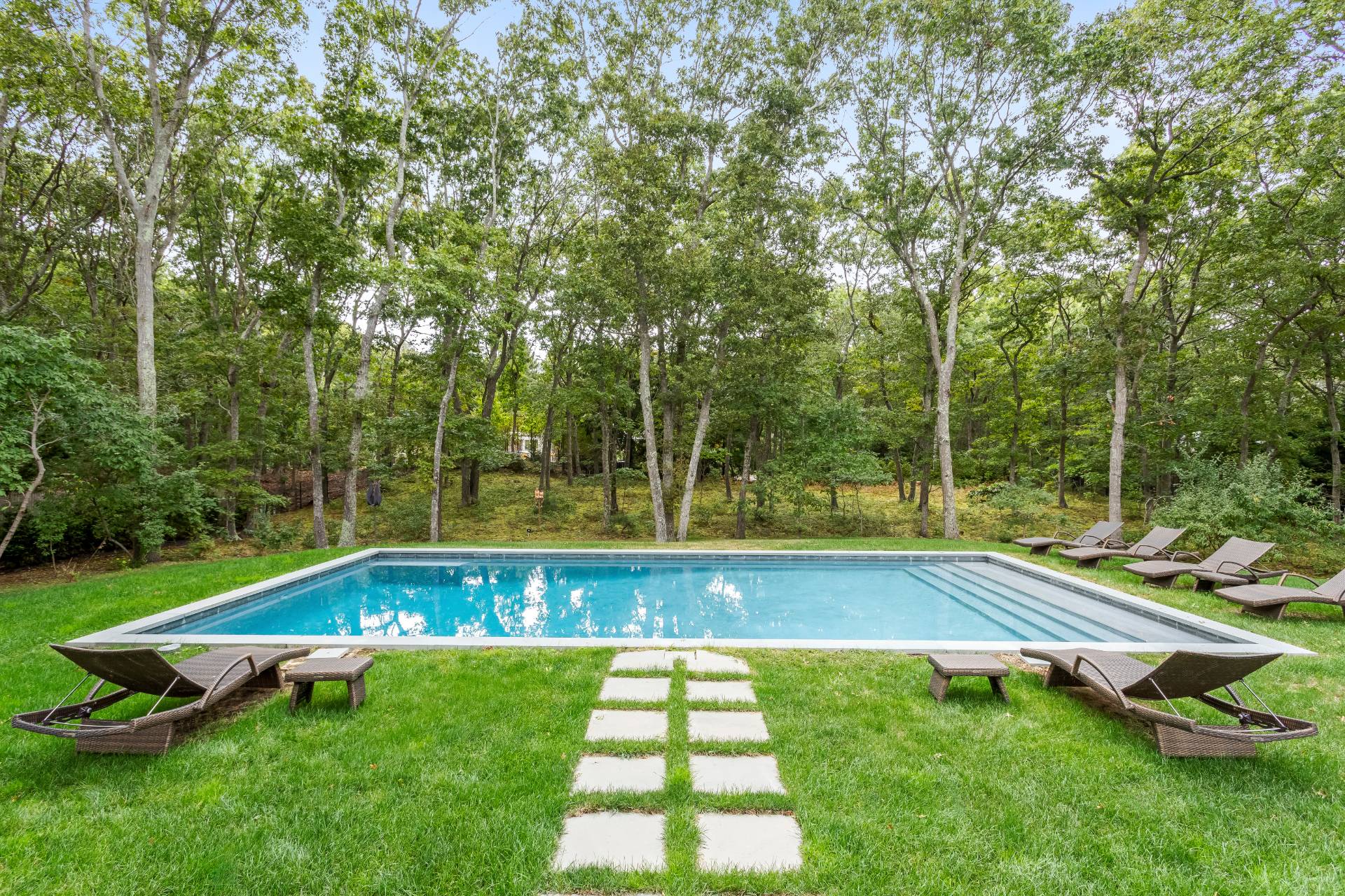 11 STUART CT