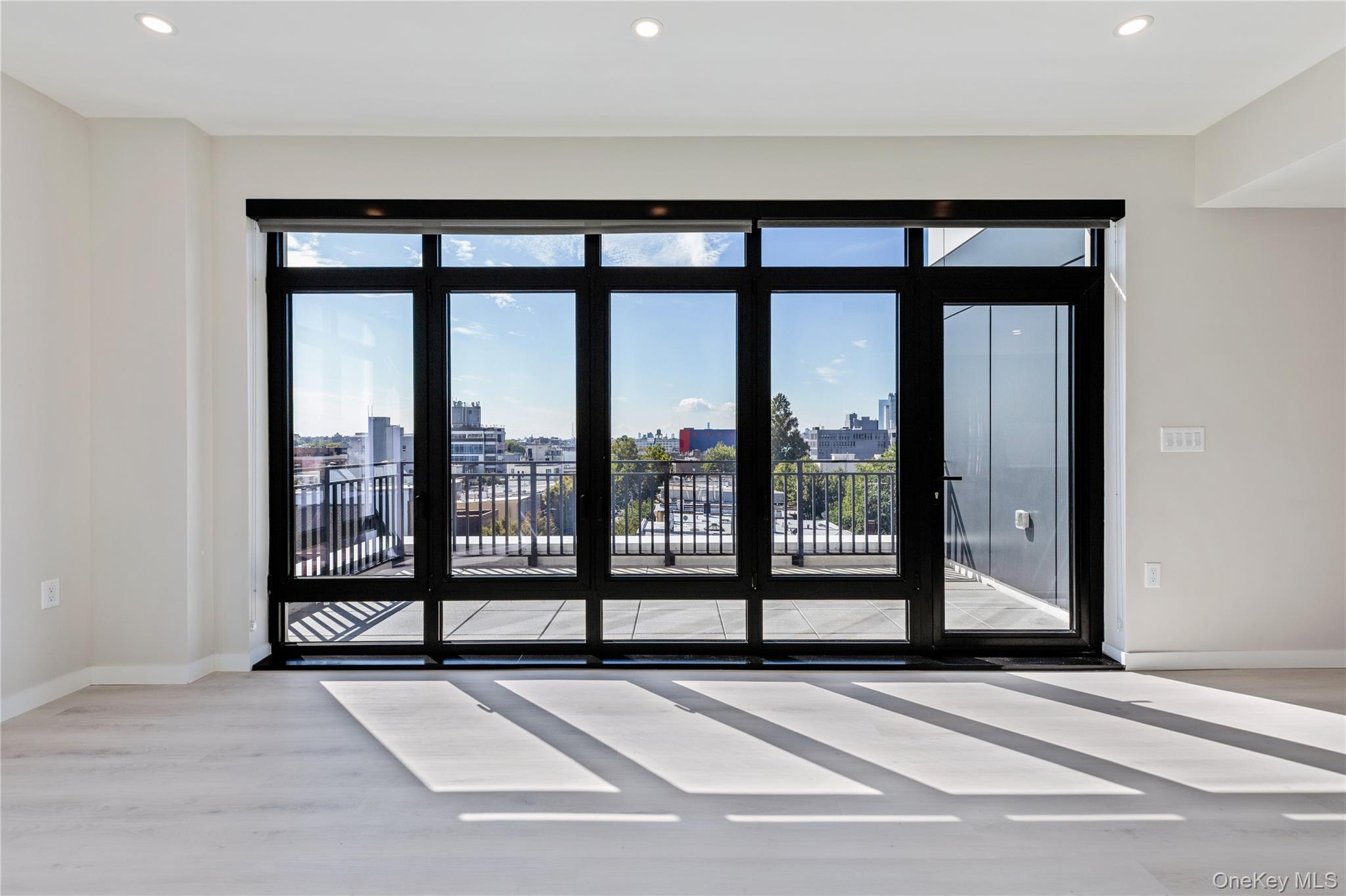 37-18 Broadway Unit: PH 501