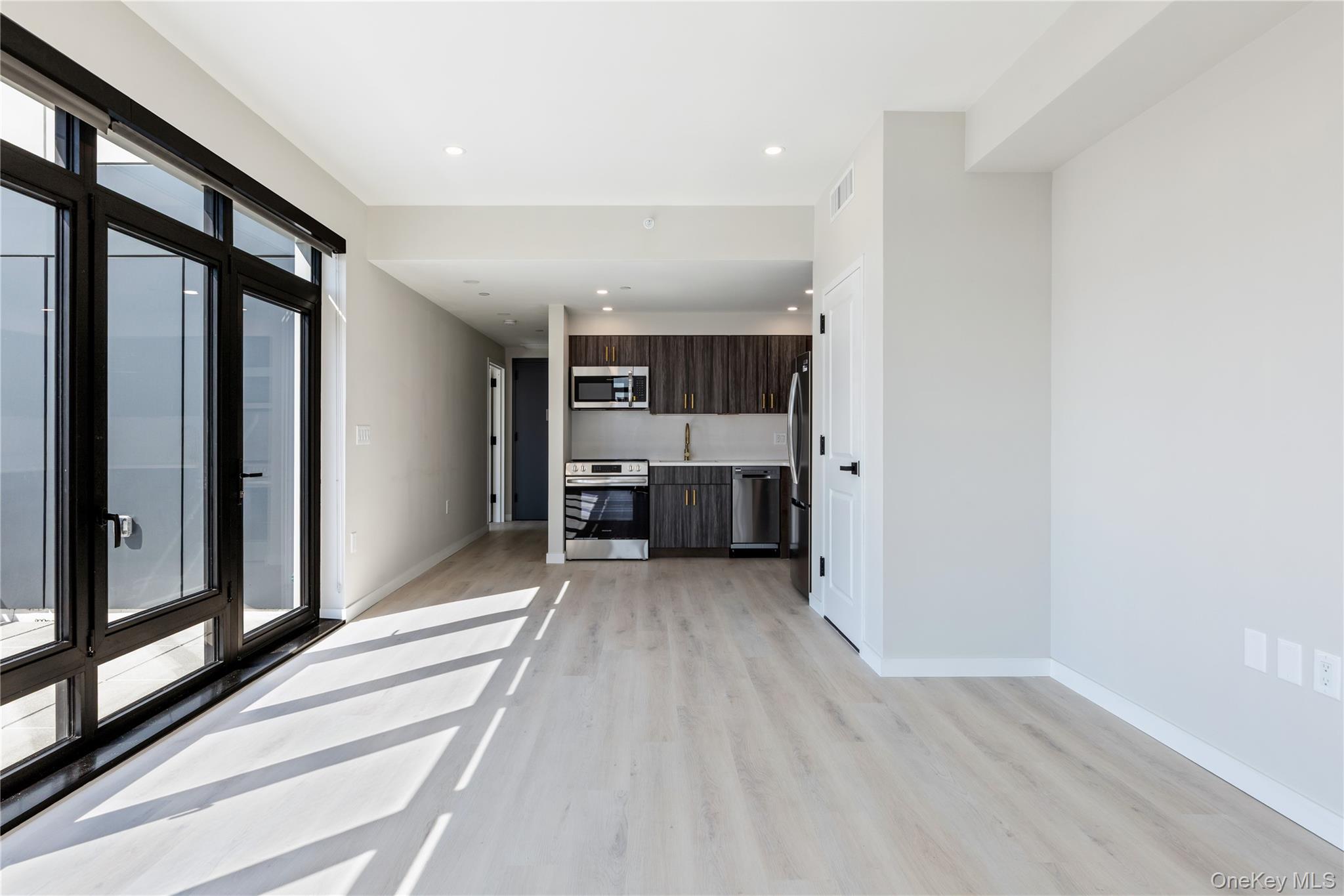 37-18 Broadway Unit: PH 501