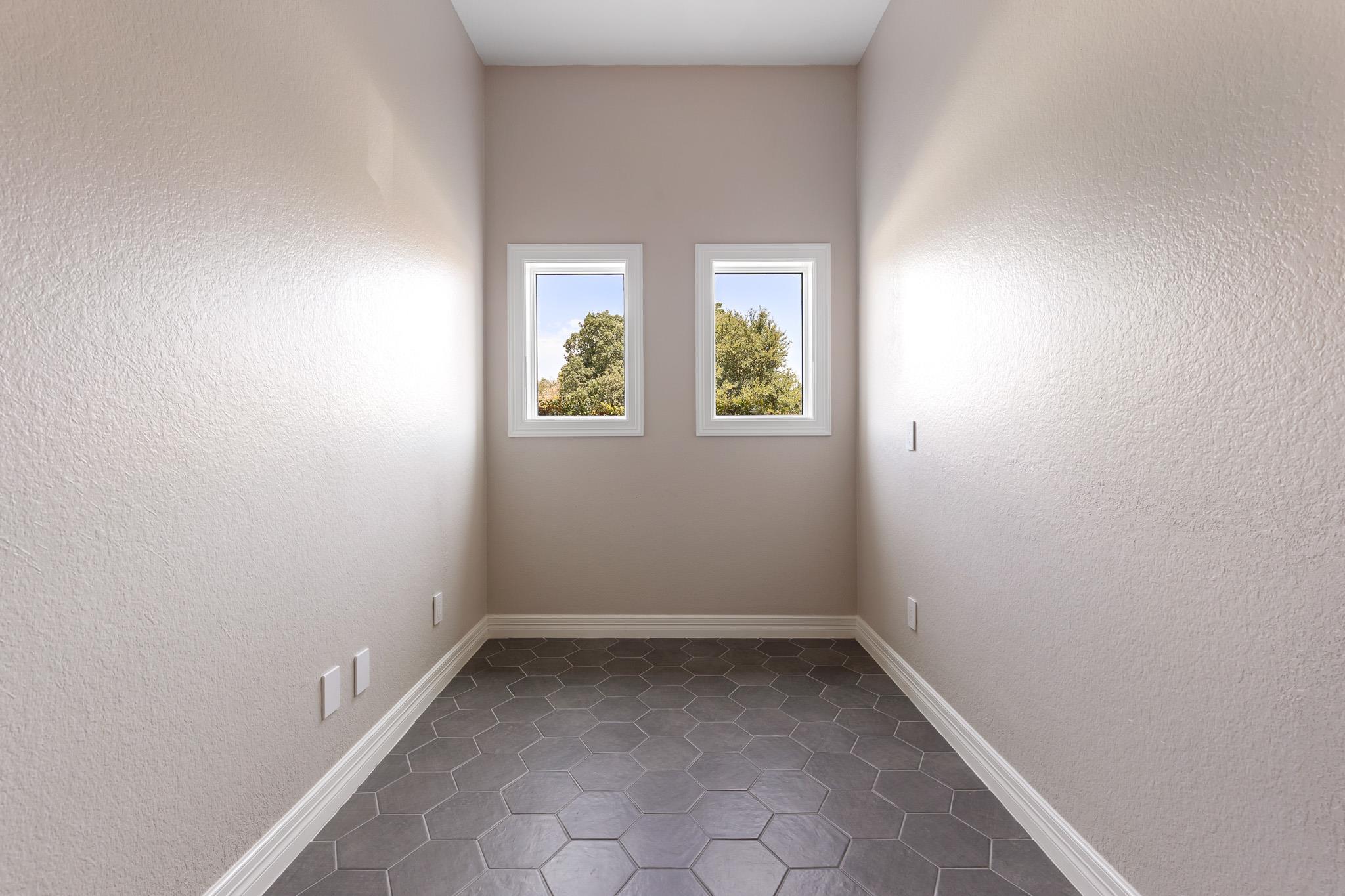 100 Dovetail LN