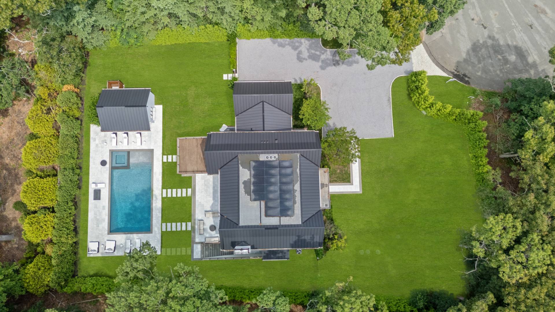 8 ASHWOOD CT