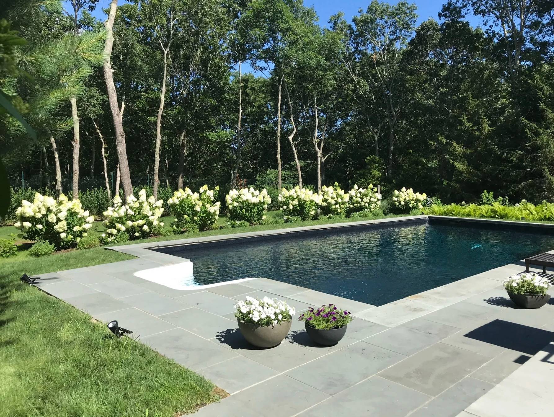 52 WOODRUFF LN