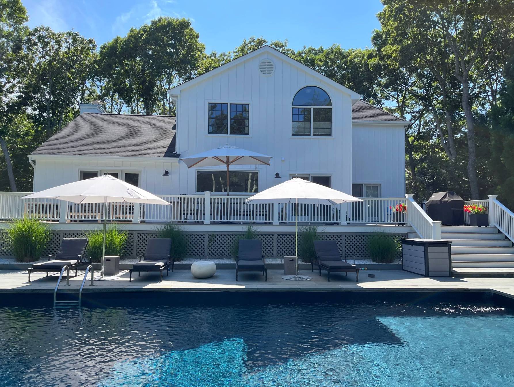 52 WOODRUFF LN