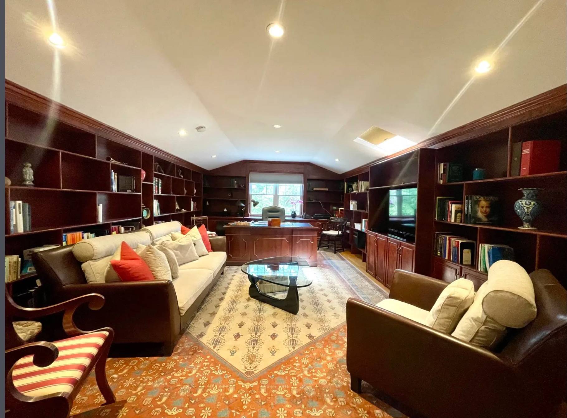 24 PLEASANT LN