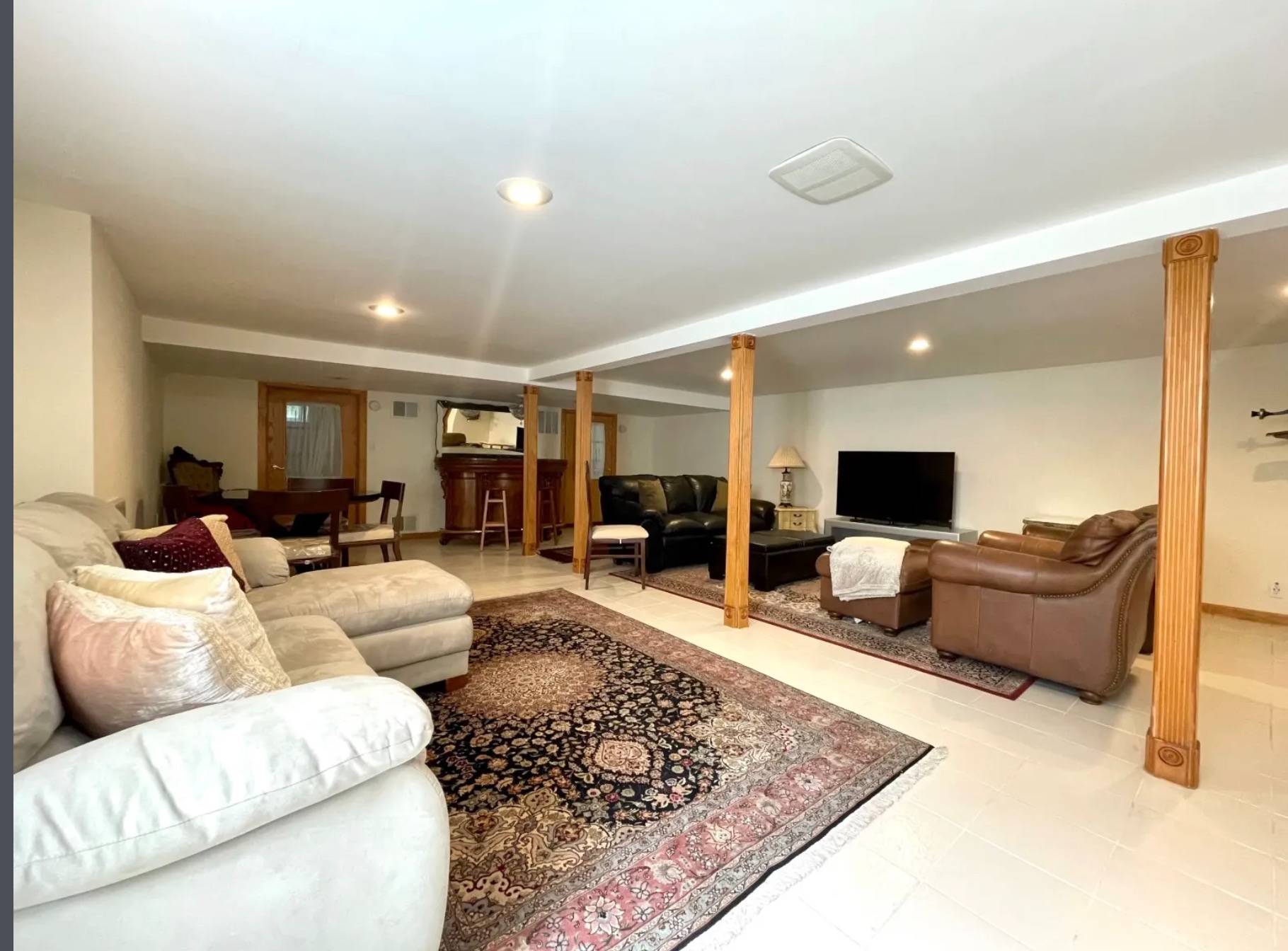 24 PLEASANT LN