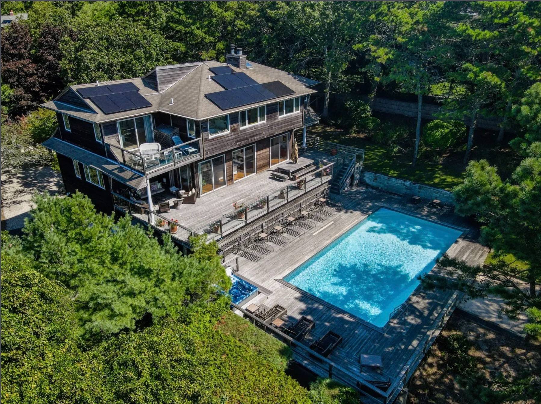 32 SOUTH BEACH RD