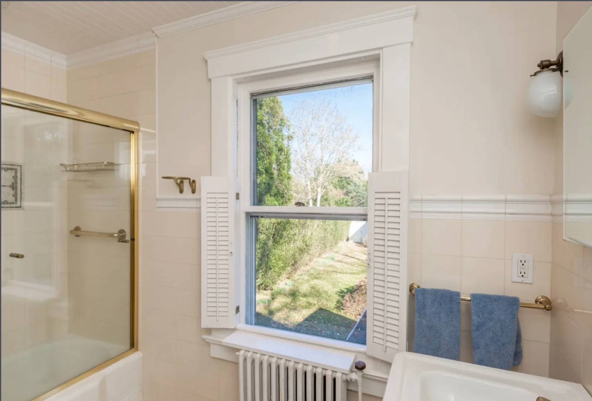 35 MEETING HOUSE LN