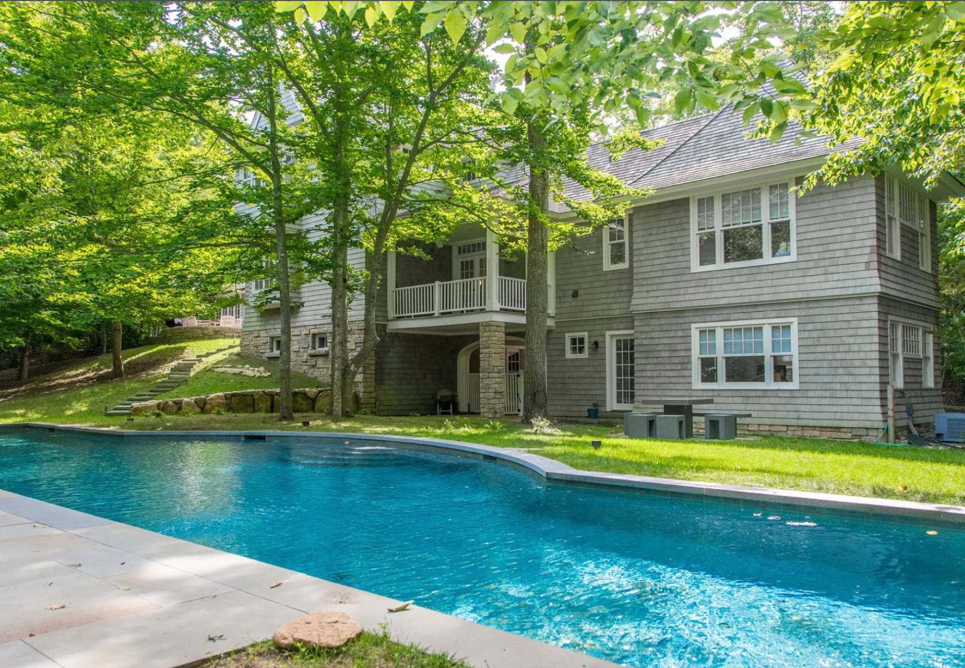 40 DEEP WOOD LN