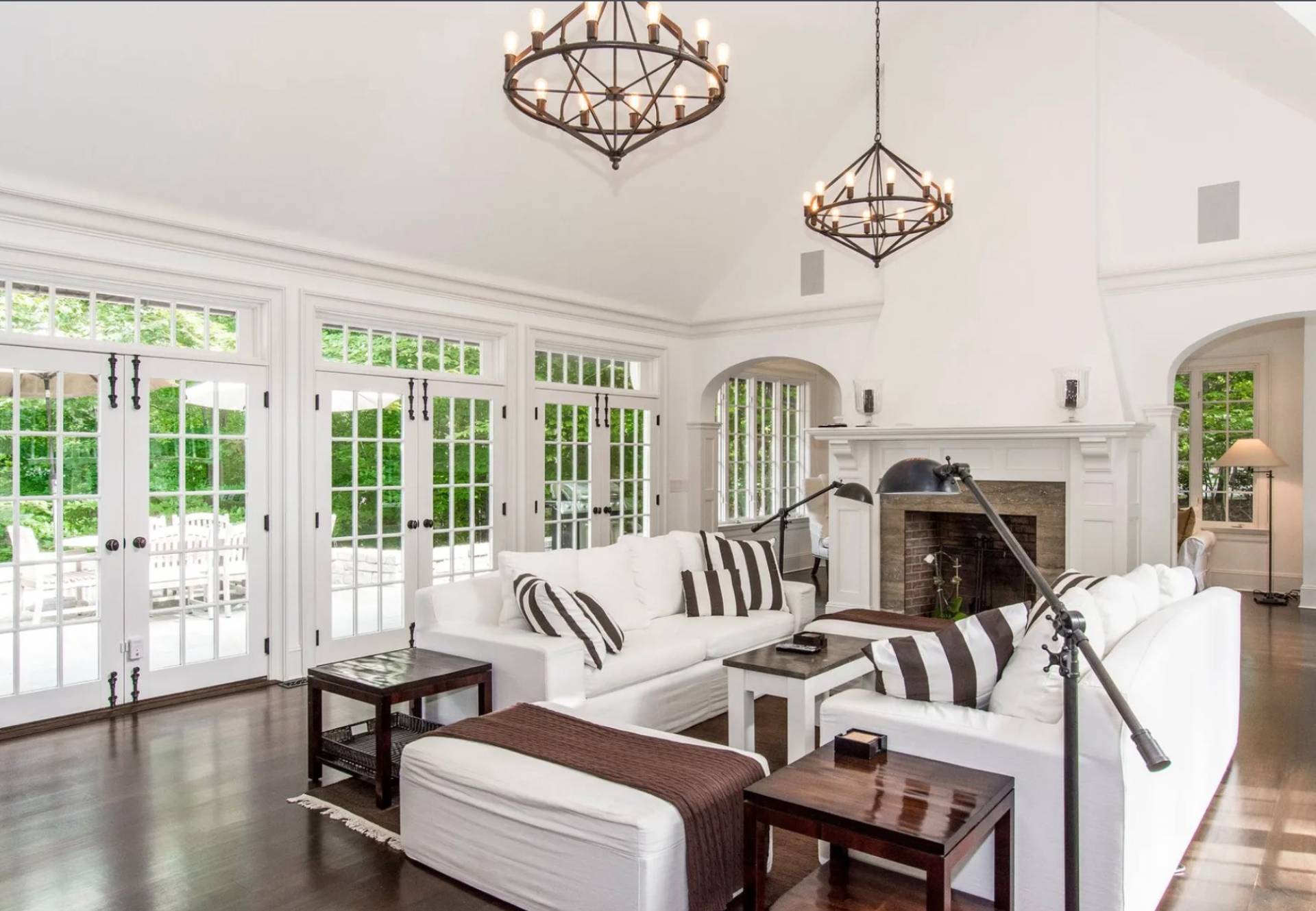 40 DEEP WOOD LN
