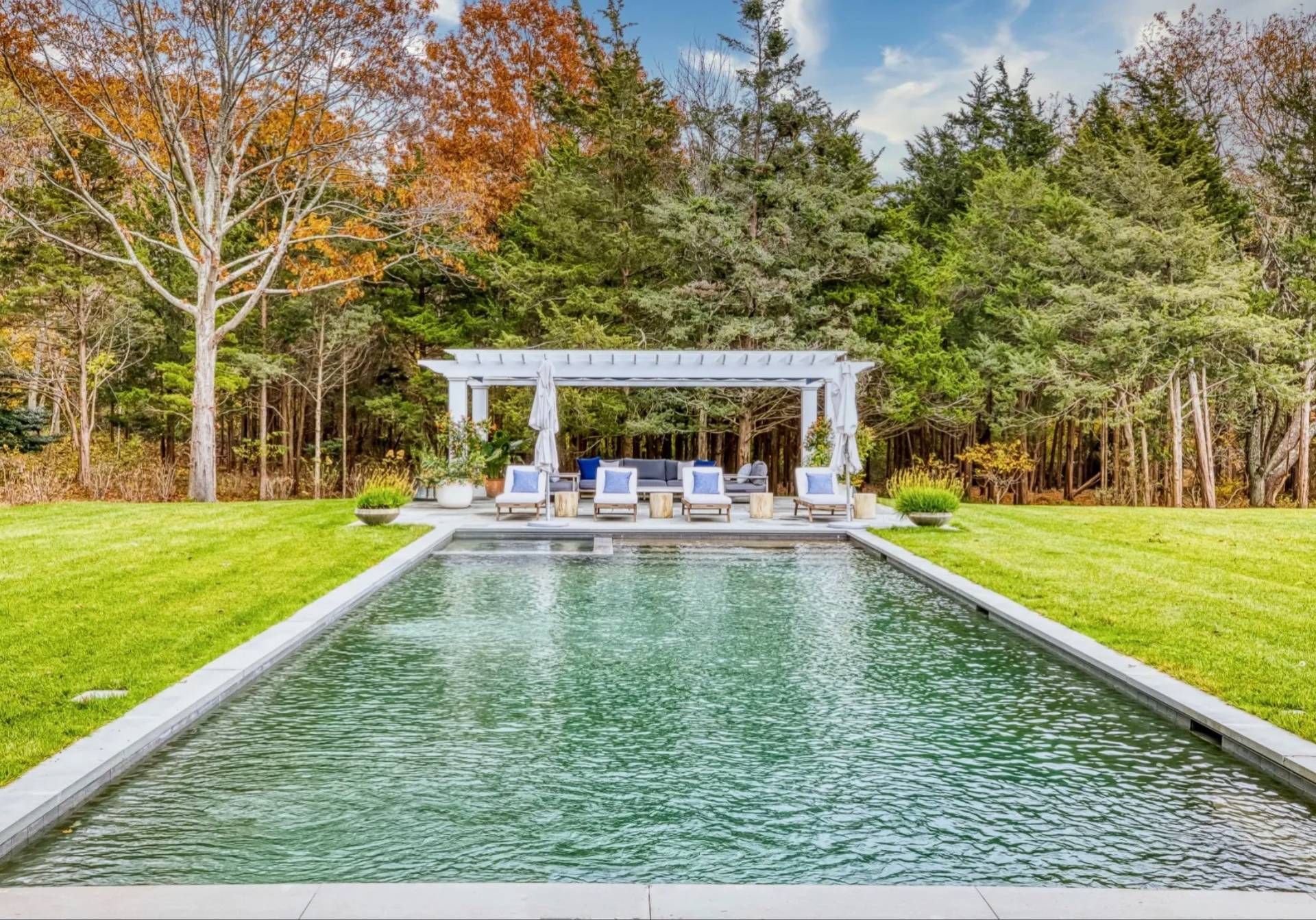 8 CEDAR HAVEN LN