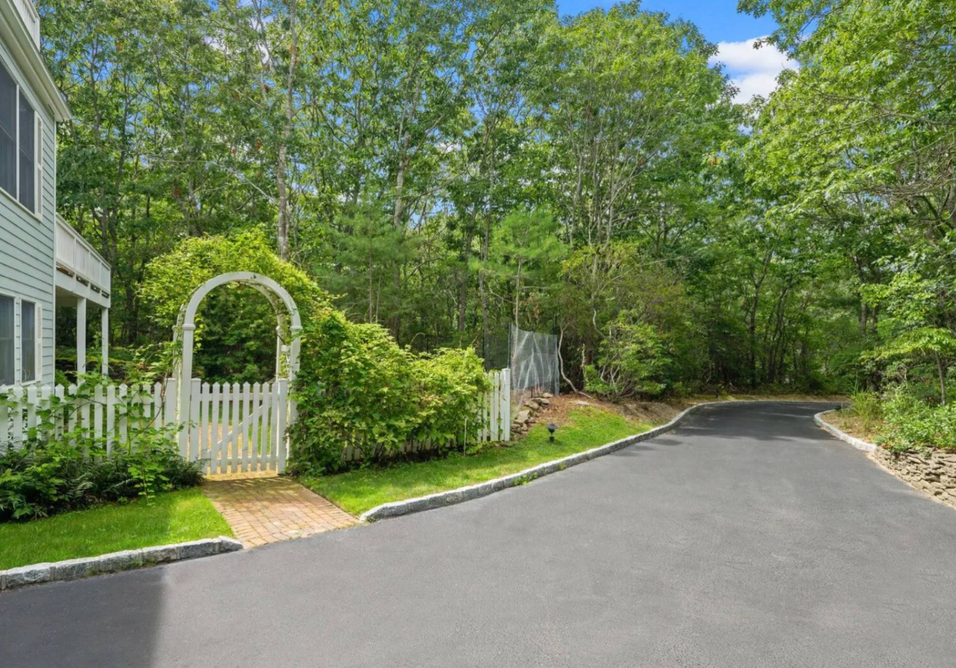 82 NORTHVIEW HILLS CT