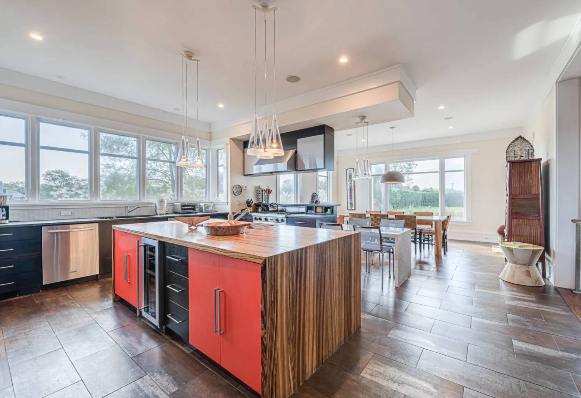 807 HALSEY LN