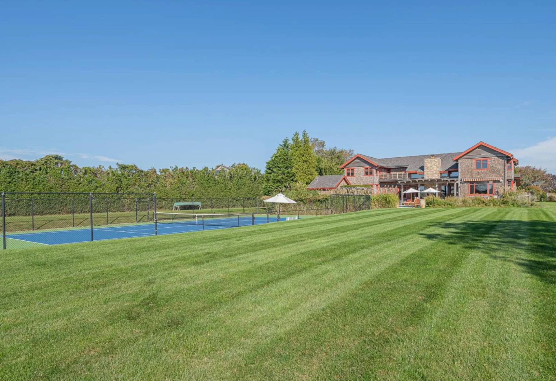 807 HALSEY LN