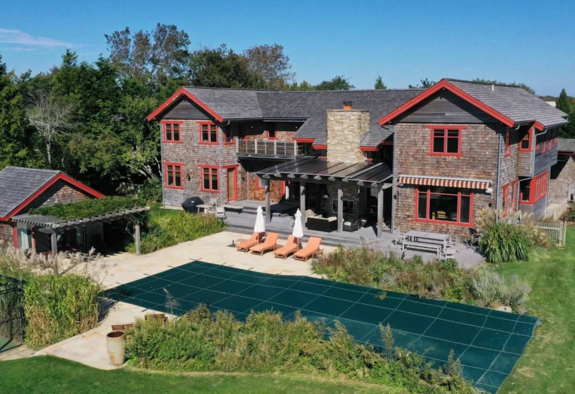 807 HALSEY LN