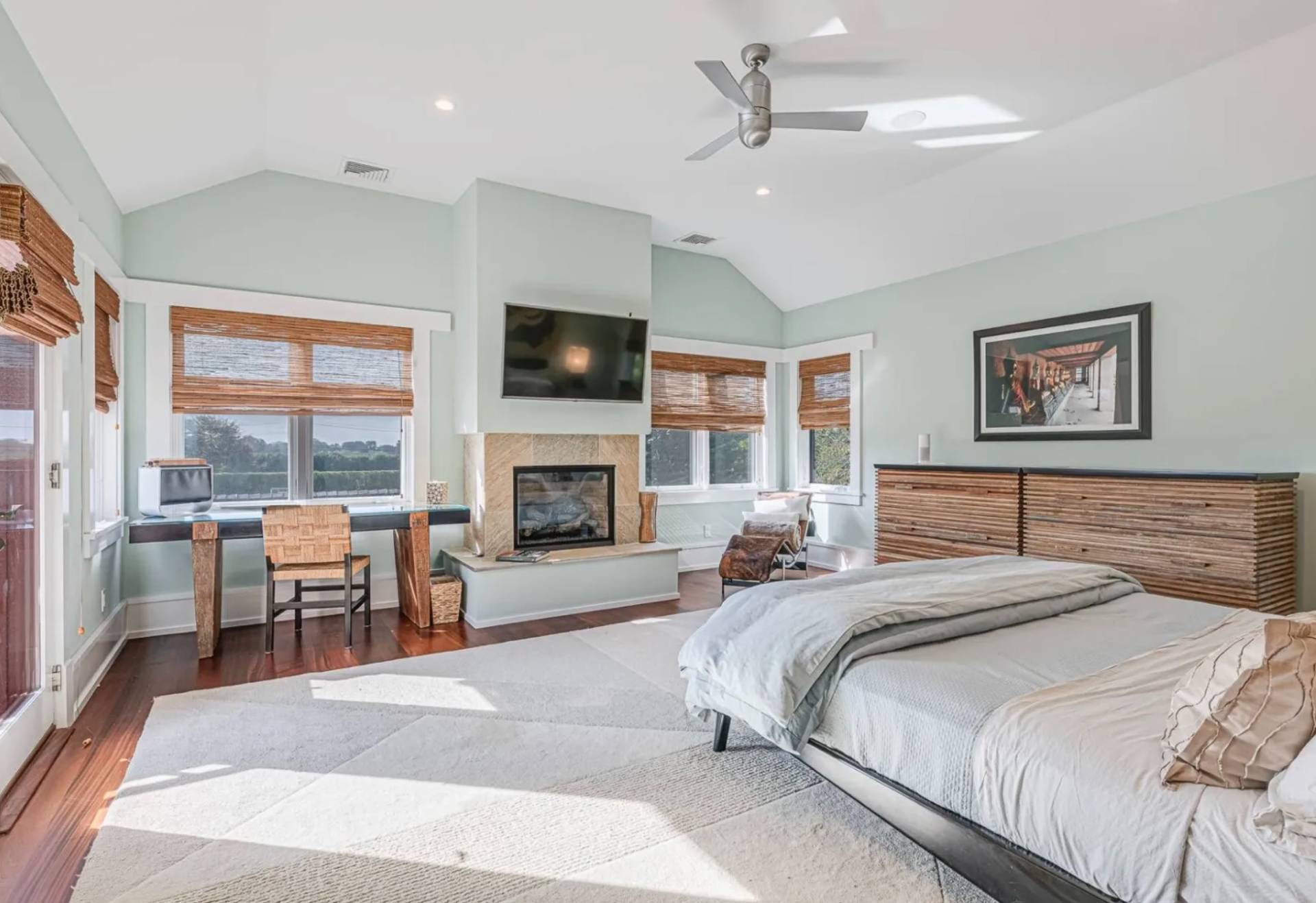 807 HALSEY LN