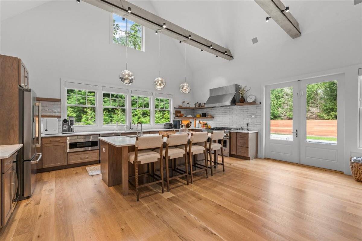 17 WOODED OAK LN