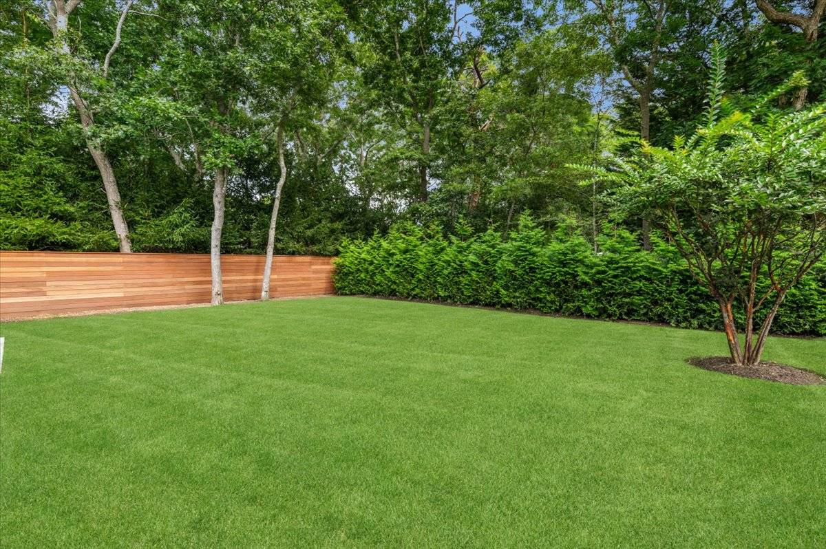 17 WOODED OAK LN
