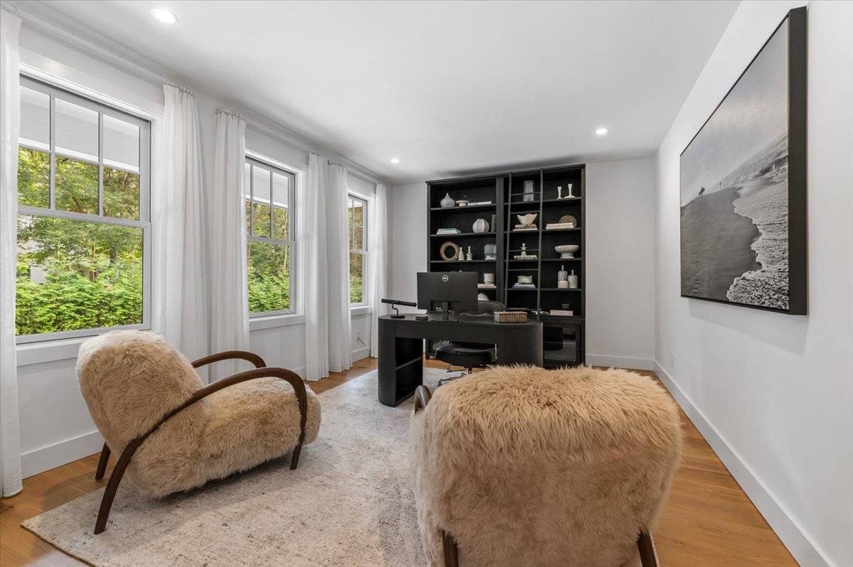17 WOODED OAK LN
