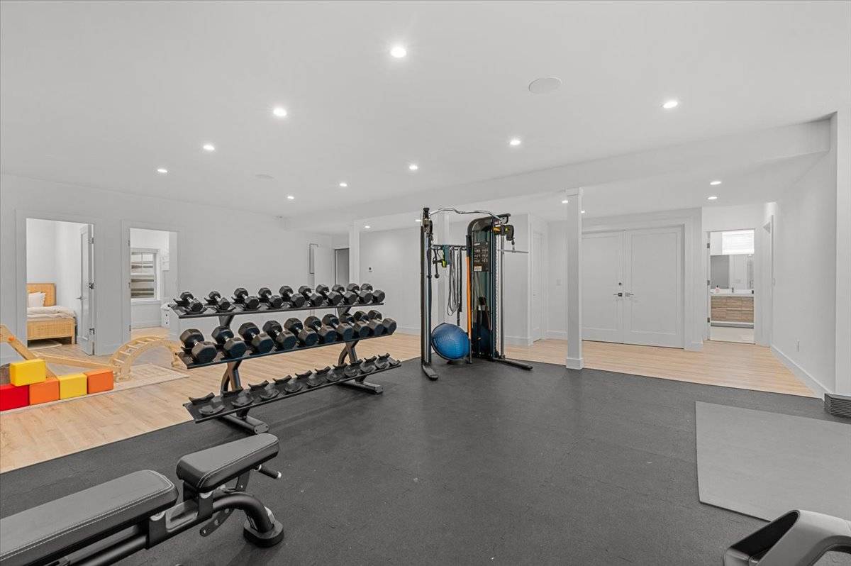 17 WOODED OAK LN