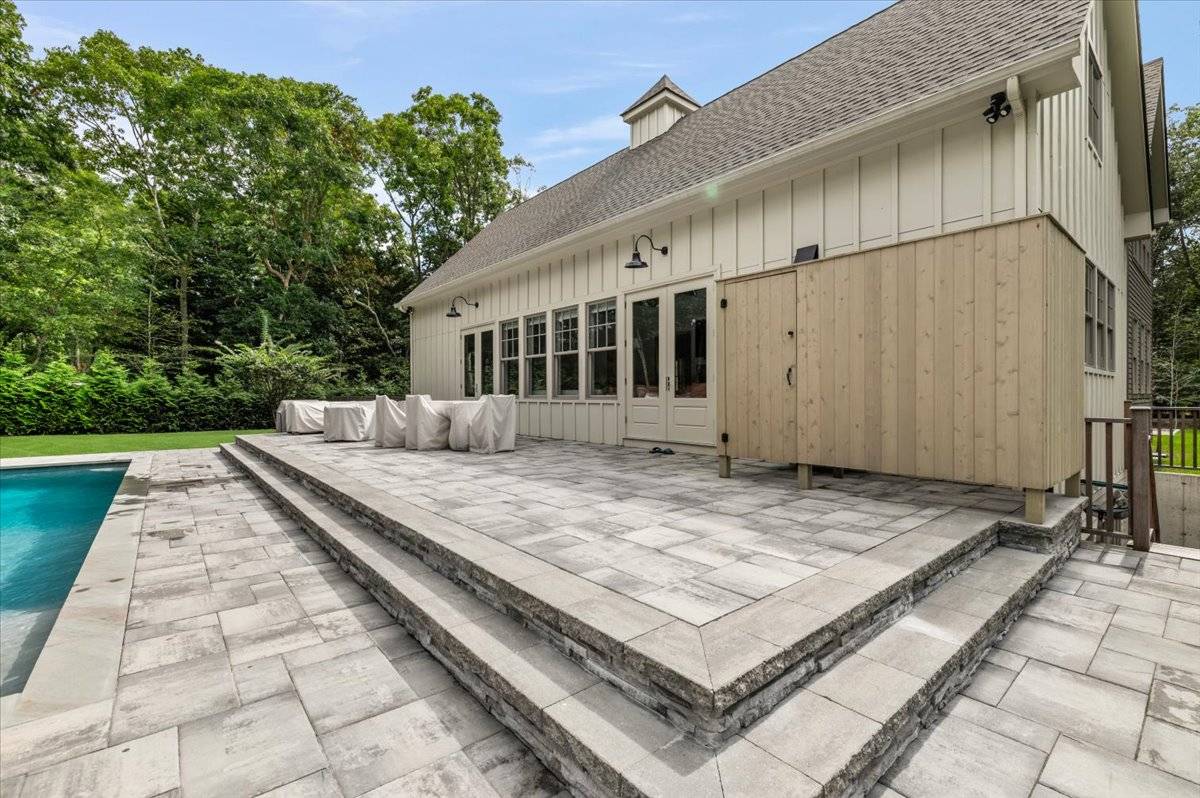 17 WOODED OAK LN