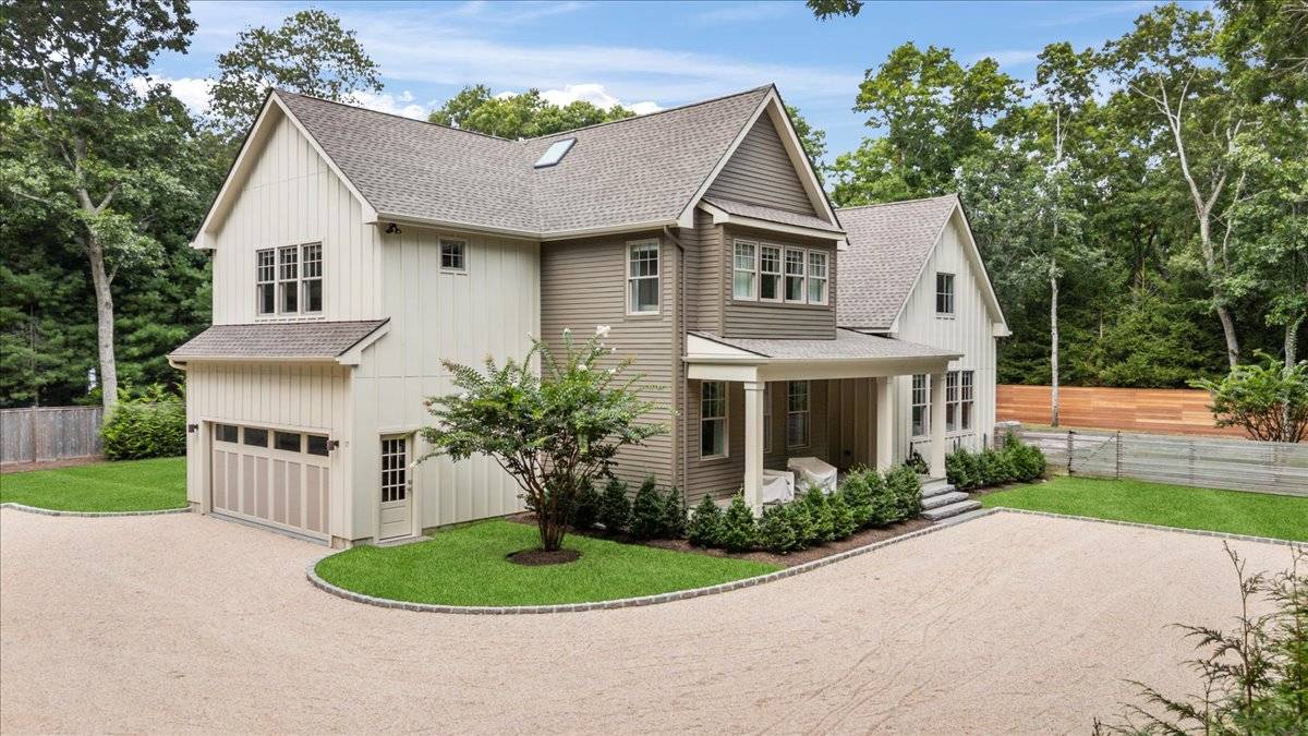 17 WOODED OAK LN