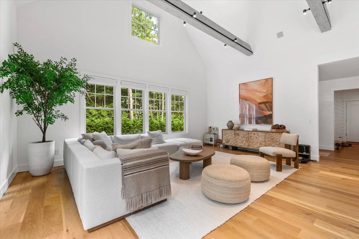 17 WOODED OAK LN