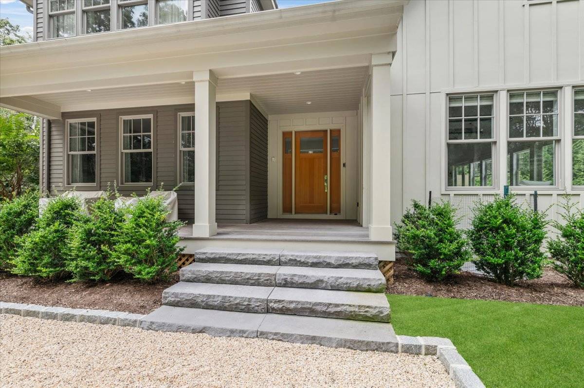 17 WOODED OAK LN
