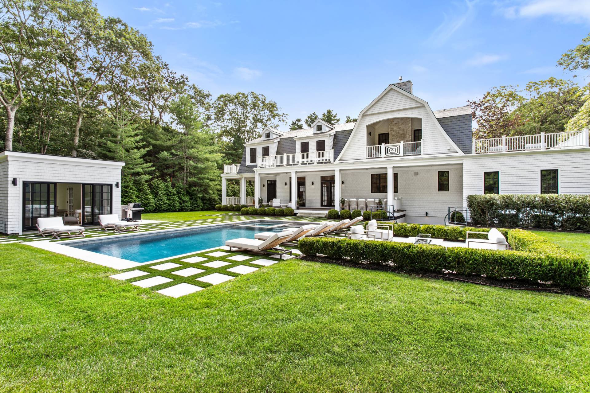 73 Wainscott Stone Rd