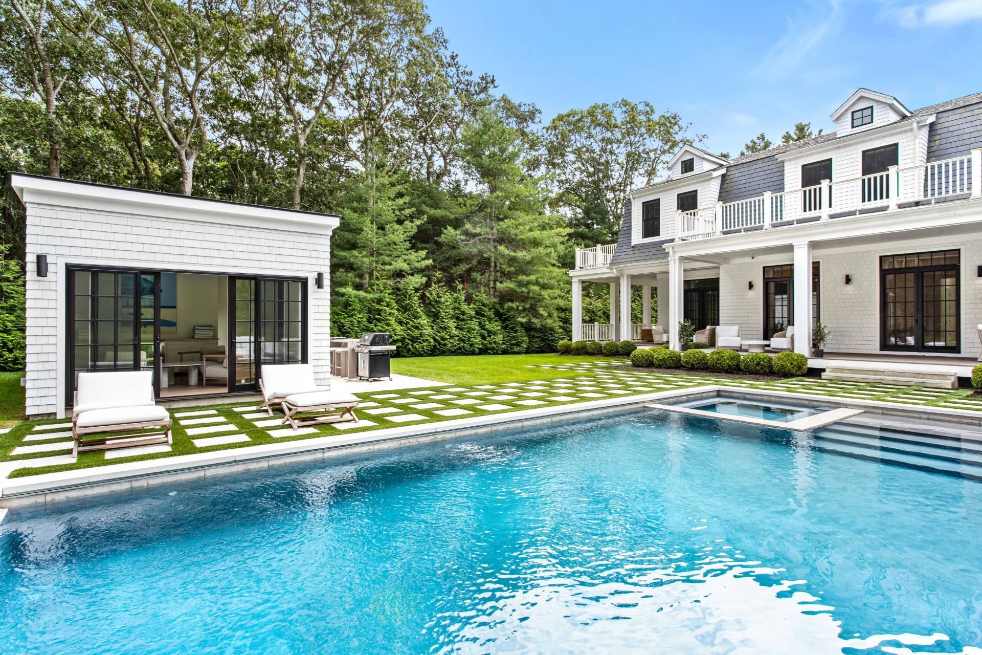 73 Wainscott Stone Rd