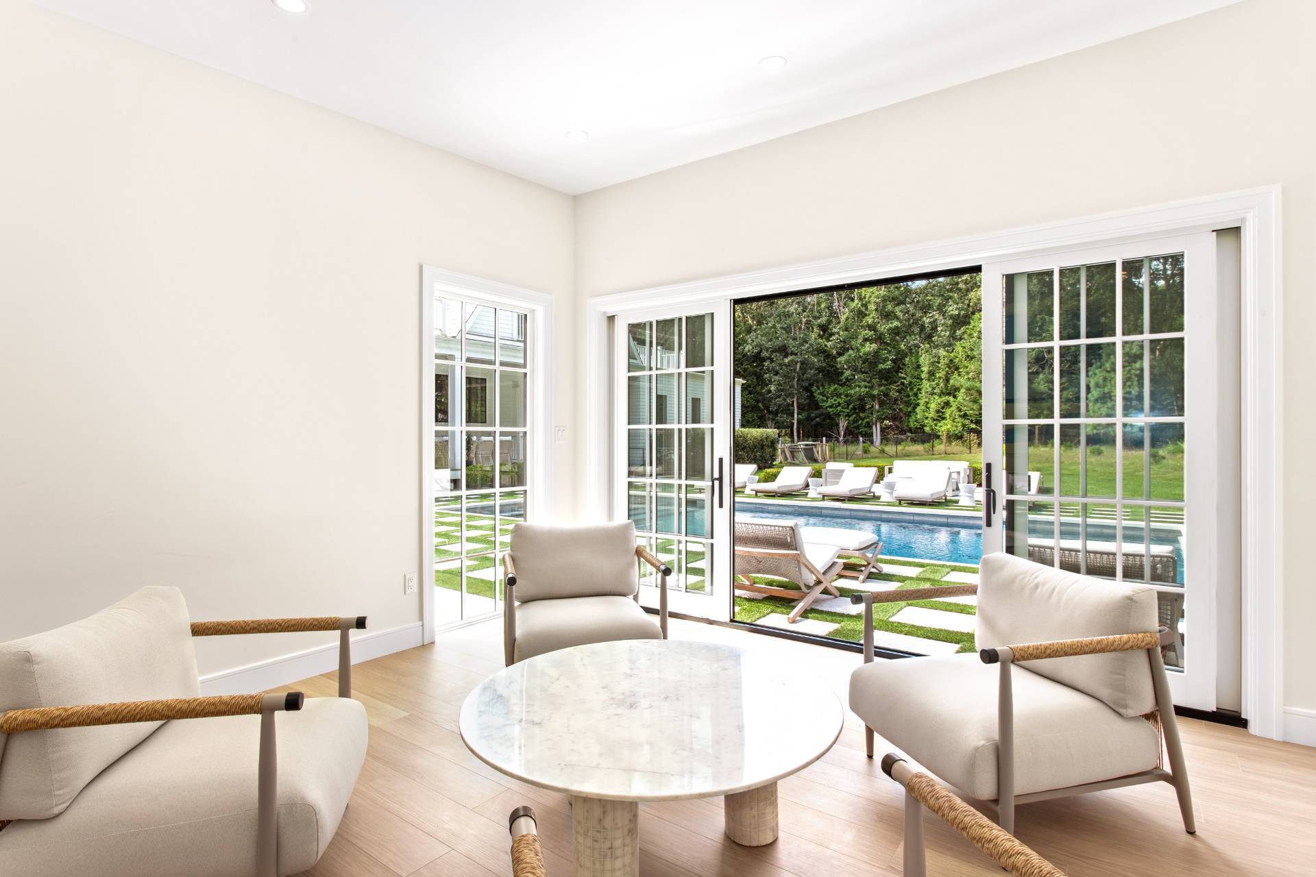 73 Wainscott Stone Rd