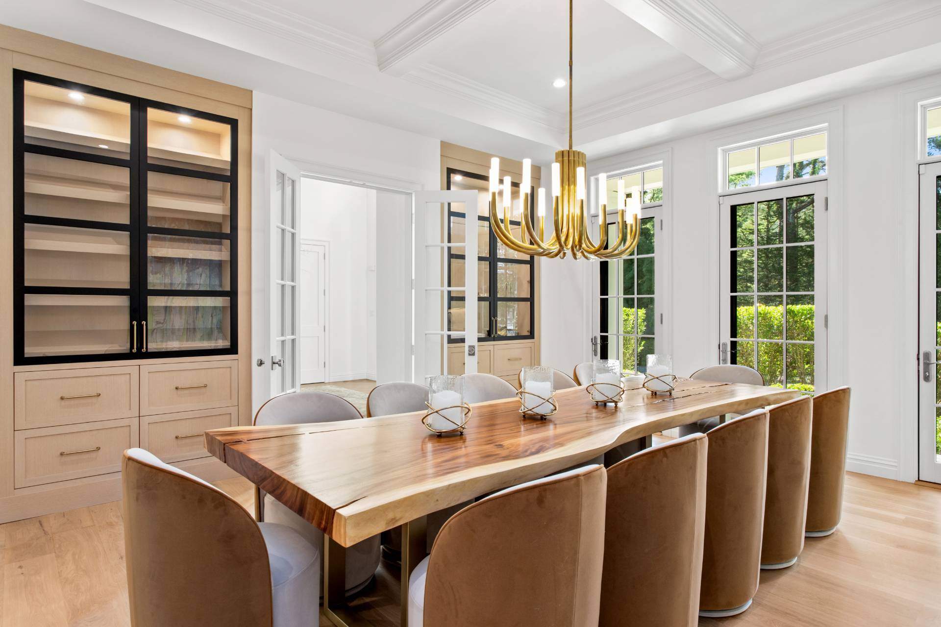 73 Wainscott Stone Rd