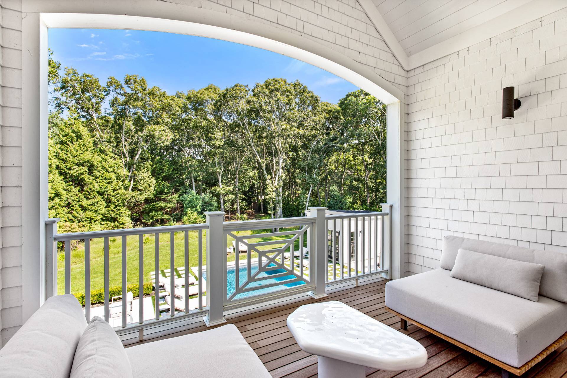 73 Wainscott Stone Rd