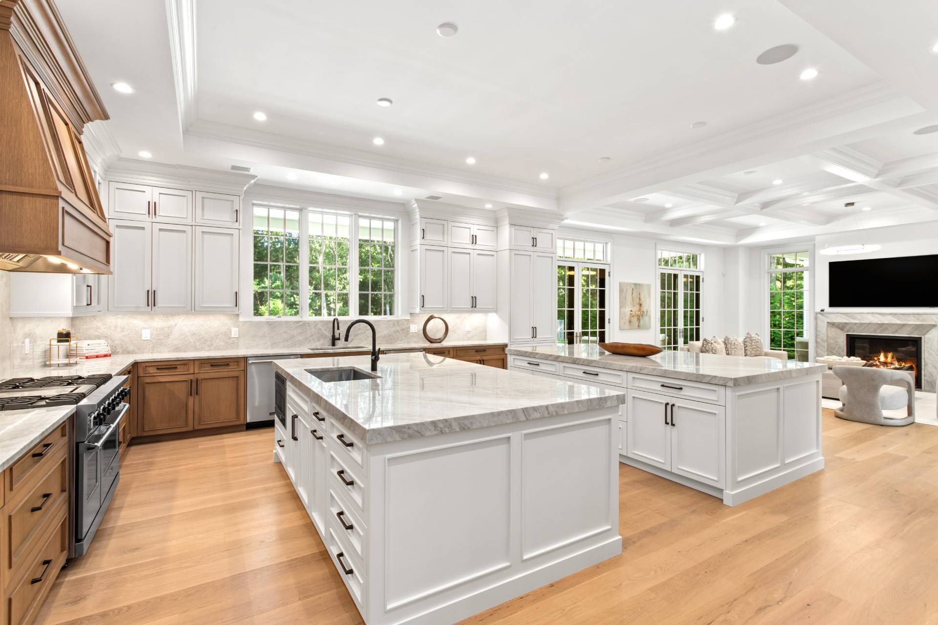 73 Wainscott Stone Rd
