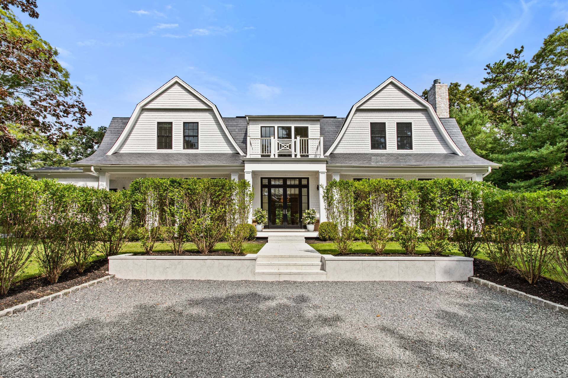 73 Wainscott Stone Rd