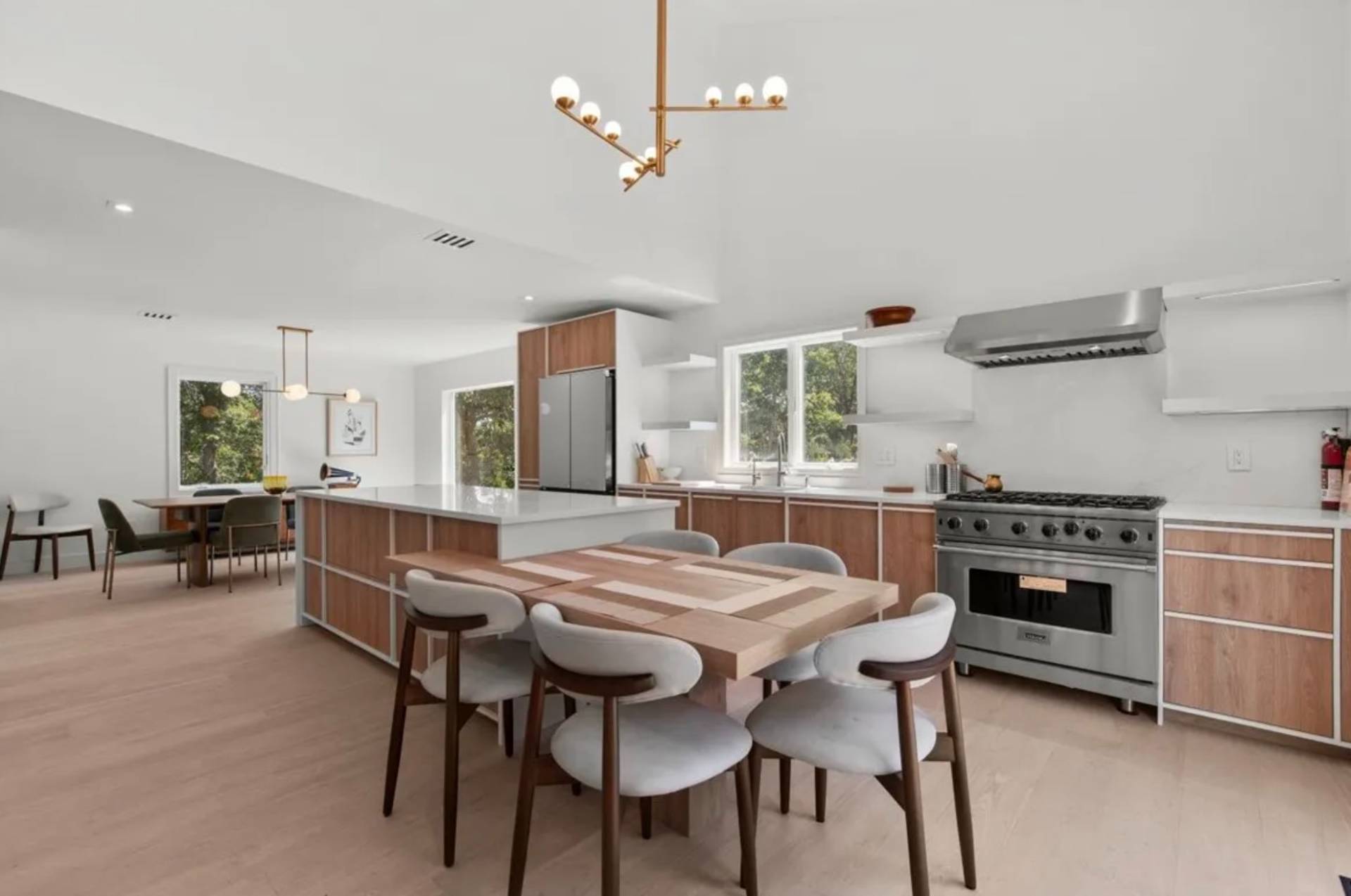 280 SHINNECOCK HILLS RD