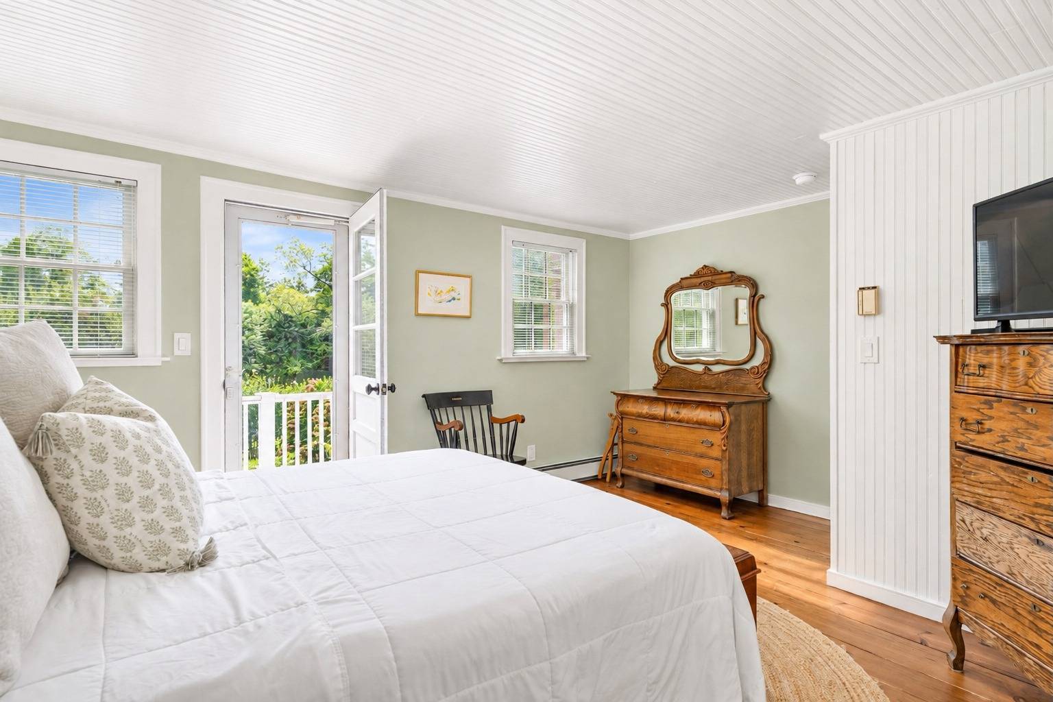 8 Tuthill Point Road