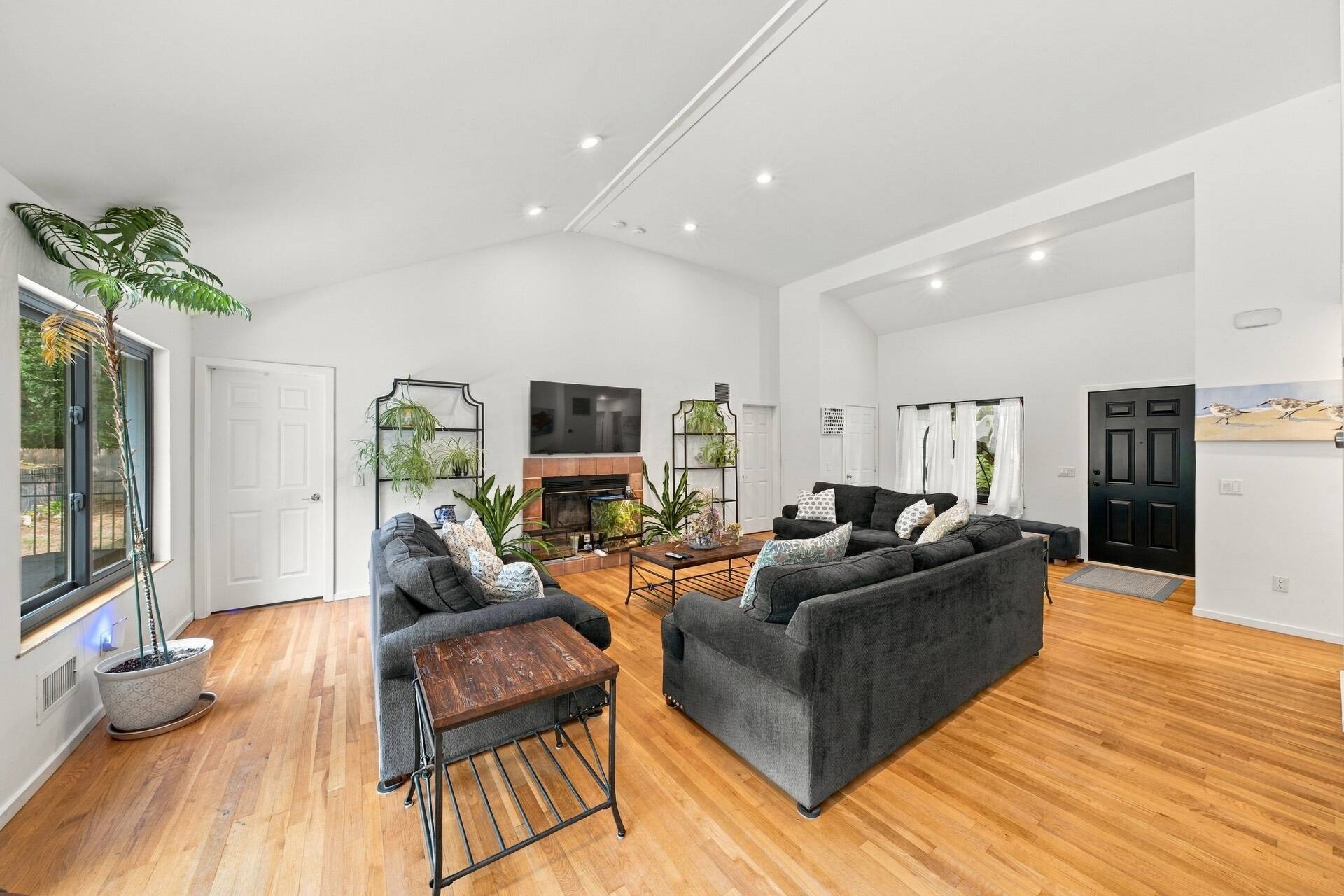 7 BRIDLE PATH
