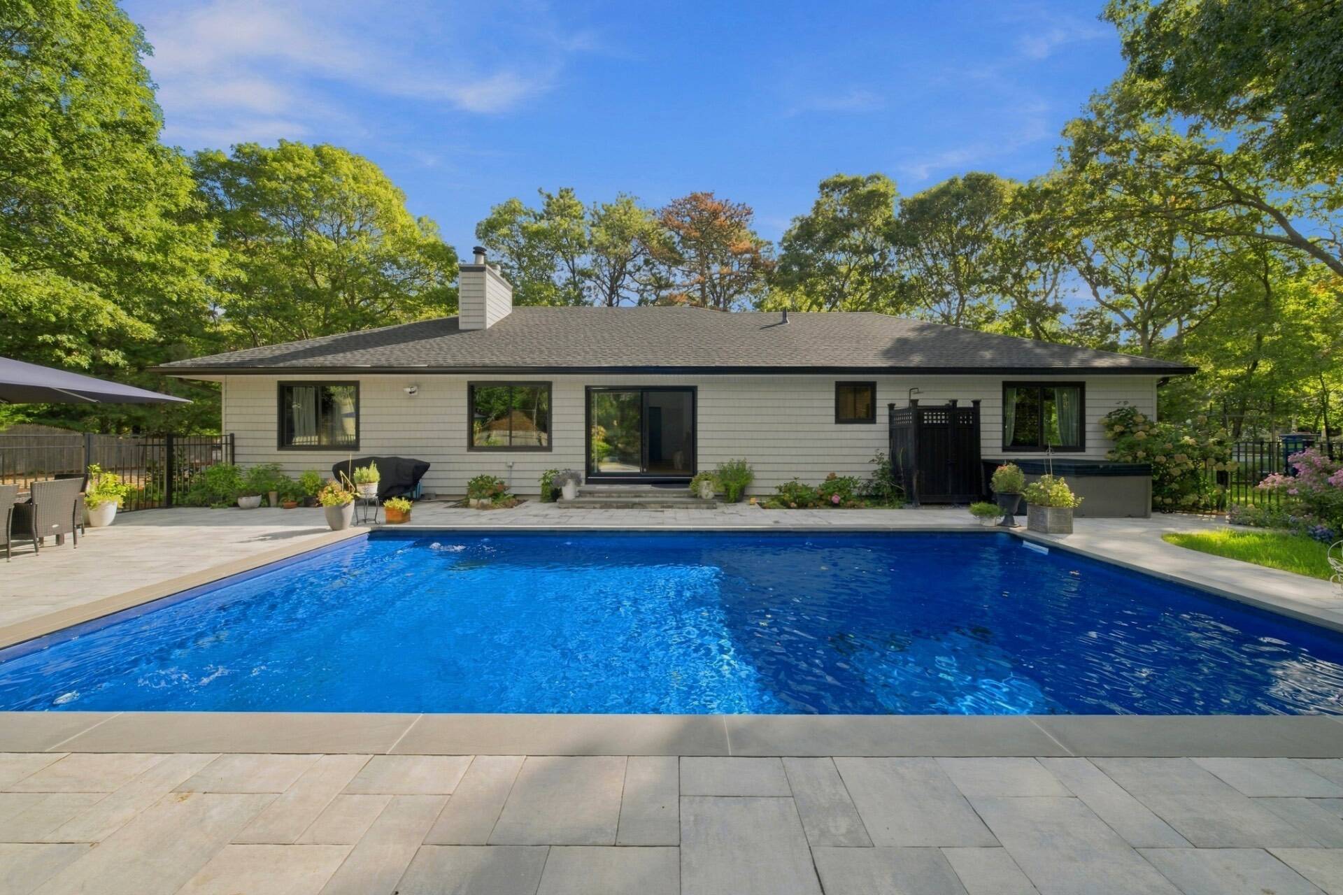 7 BRIDLE PATH