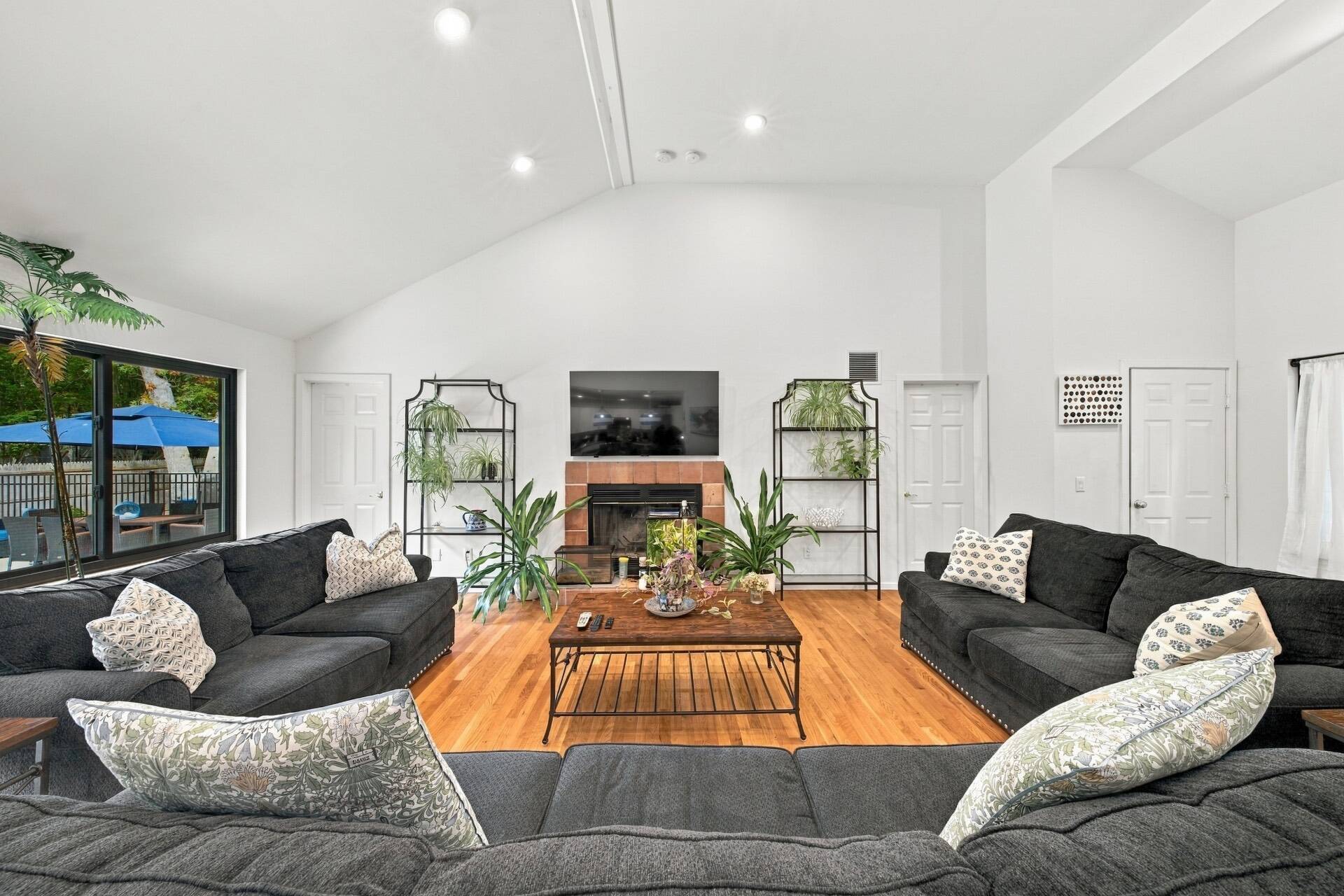 7 BRIDLE PATH